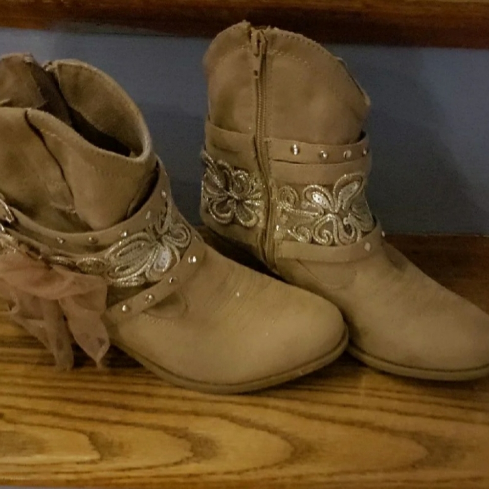 Brown size 7.5  boots